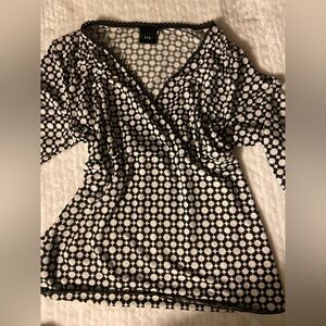 Cute black and white top